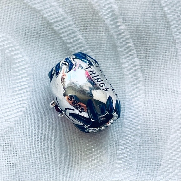 💖 NWOT Glow-in-the-Dark Heart Charm – Stranger Things ✨ - Picture 15 of 16